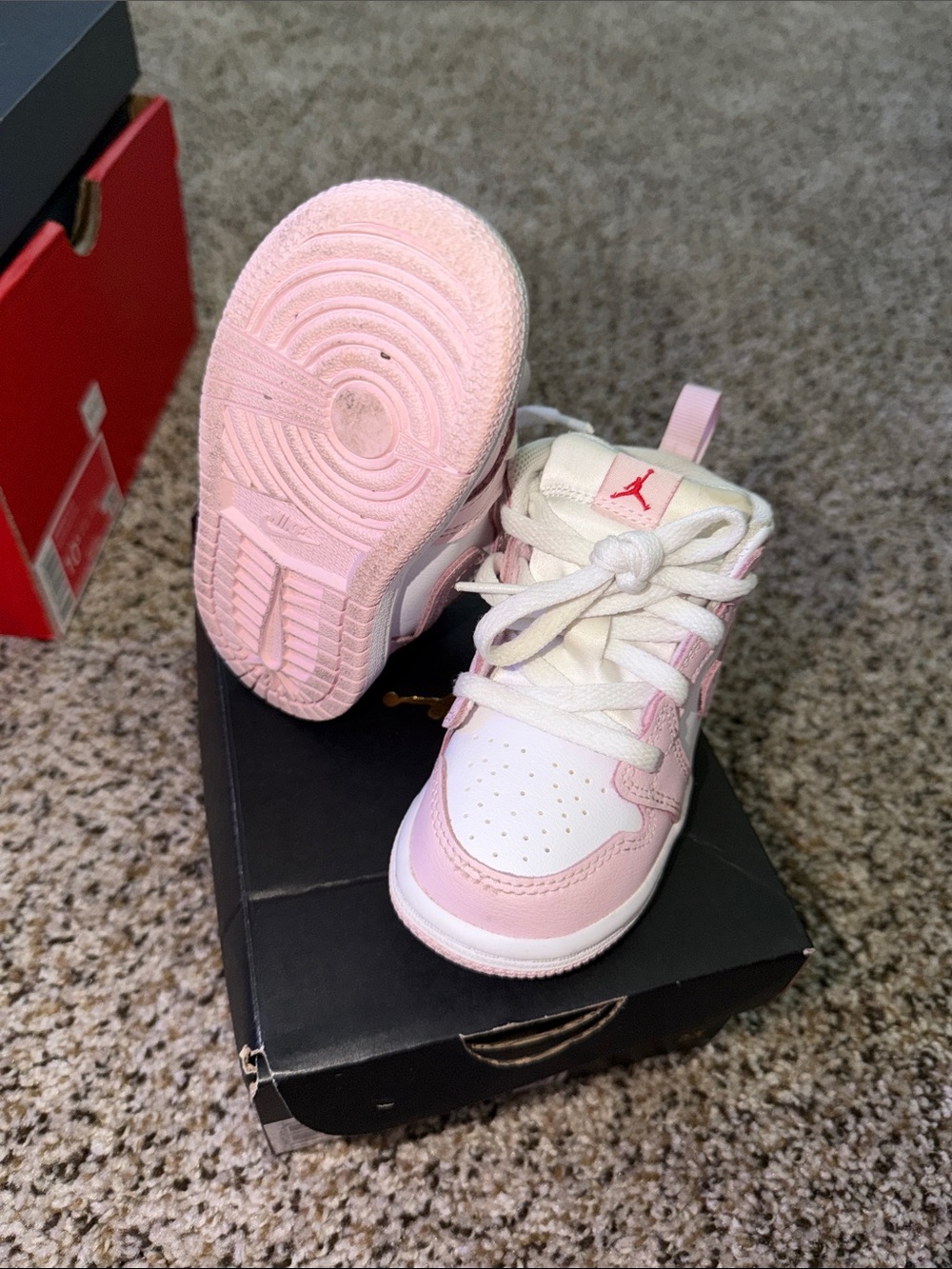 Jordan 1 Mid - Picture 2 of 3